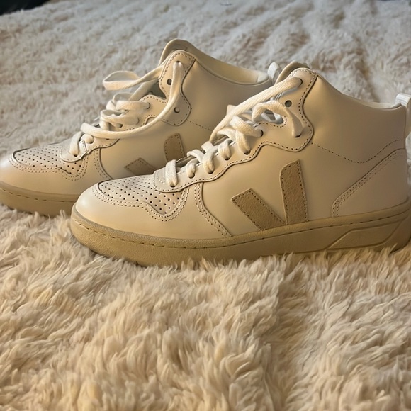 Veja Shoes - Veja High top sneakers